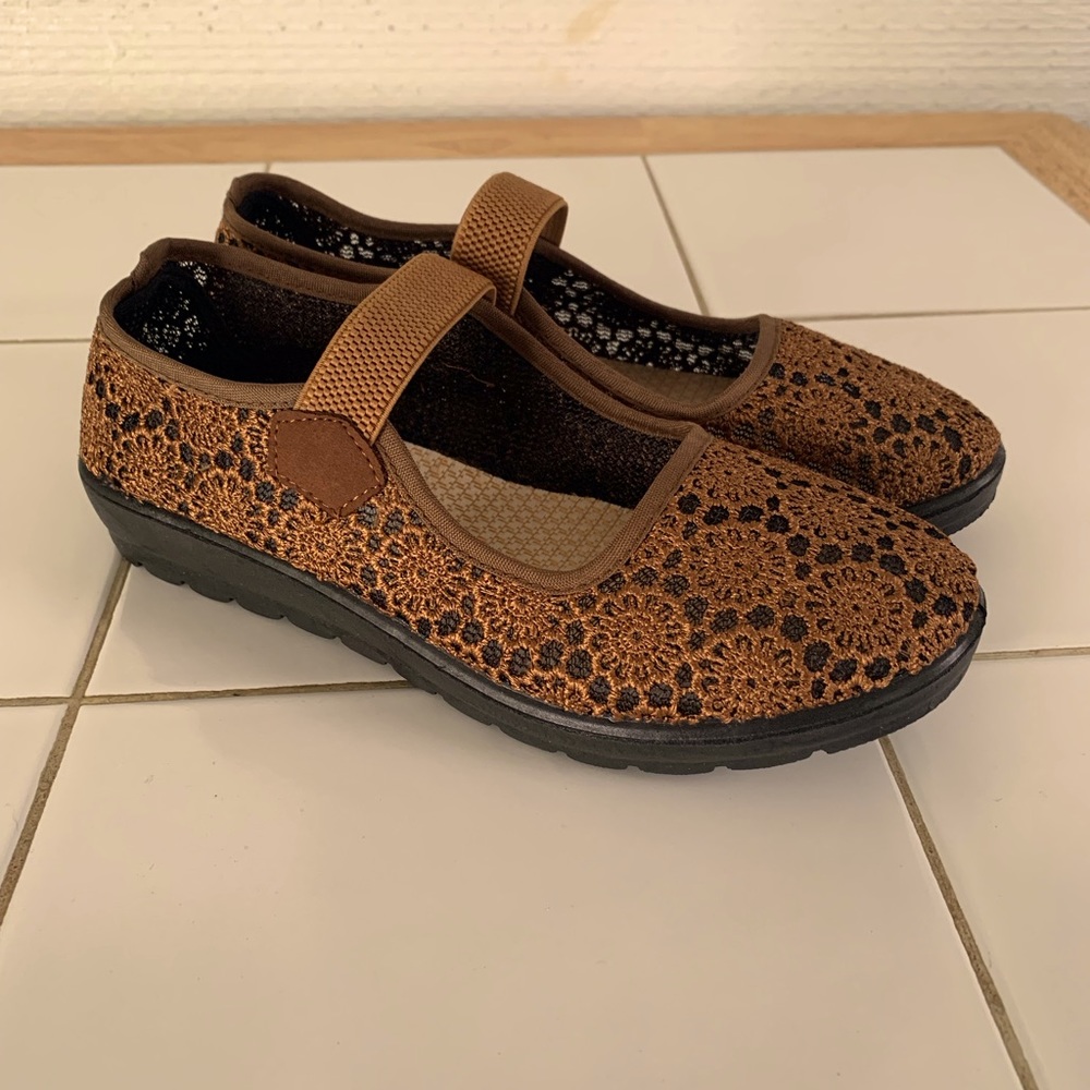 Slip on Bronze color casual Mary Jane style shoes.  Size 7-1/2. NEW